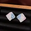 Brincos de Vidro Needle de Prata com Gradiente Azul em Formato de Losango, com uma Vibração Elegante e Cool, Luxo Leve e Design de Alto Padrão