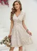 Novo vestido floral transfronteiriço europeu e americano, decote V, manga curta, cintura alta, estilo francês, elegante, adequado para o trabalho e férias, vestido longo emagrecedor