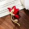 Broche de Flor de Begonia Roja de Gama Alta Femenino Corsage de Planta de Perla Broche de Diseño de Nicho Accesorios para Traje