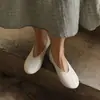 Zapatos de abuela de cuero genuino talla grande 42 transfronterizos, zapatos planos de punta redonda poco profundos para mujer, zapatos casuales de cuero genuino en blanco y negro