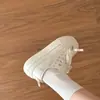 Zapatillas blancas con forma de corazón, zapatillas de lona ultra ligeras de suela gruesa para mujer, nuevos zapatos de otoño 2026, zapatillas casuales finas y transpirables