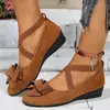 Mocasines para Mujer Estilo Nuevo Floral Europeo y Americano Talla Grande Zapatos Deportivos Casuales para Mujer Primavera Punta Puntiaguda Cuña Zapatos de una Sola Pieza 2025 Comercio Exterior