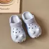 Sandalias de playa verano casual exterior antideslizantes ins de moda costeras versátiles divertidas lindas con agujero grande para los ojos zapatos mujer