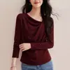 Camiseta Irregular Elegante Cor de Café com Decote Assimétrico para Mulheres, Design de Outono, Ajustada na Cintura, Manga Longa Slim-Fit, Blusa Emagrecedora
