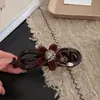 Grampo Elegante de Veludo com Flor e Strass Torcido, Presilha Fashion Retrô para Rabo de Cavalo, Pente de Cabelo de Luxo para a Parte de Trás da Cabeça, Grampo de Peça Única