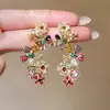 Pendientes de Flor Color-Blocking Dopamina para Mujer, Lujo Ligero, Diseño de Nicho de Alta Gama, Brazaletes de Oreja Únicos y Hermosos, Accesorios de Oreja Audaces y Elegantes