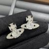 Aretes Clásicos Occidentales Empress Saturno para Mujer, Vivian Nicho Artesanía de Alta Gama Diseño Tridimensional de Planeta
