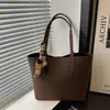 Fornecimento Transfronteiriço de Novas Bolsas de Ombro Retro Tendência para Mulheres, Bolsas de Alta Qualidade para Mulheres, Bolsas Tote Versáteis para o Dia a Dia e Viagem no Atacado