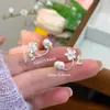 Pendientes de Aguja de Plata S925 Pendientes de Perla Florales Lujo Accesible para Mujer Sentido de Diseño de Nicho Moda Simples Elegantes Versátiles Pendientes