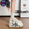 Zapatos rojos estilo alemán para mujer 2026 Primavera/Verano Nuevos de Malla Transpirables Versátiles Casuales con Cordones Ligeros Zapatos Deportivos Zapatos Forrest Gump