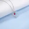 Collar de Plata S925 Zhou Hengfu con Gema Cultivada Color Rojo Sangre de Paloma en Forma de Corazón, Colgante de Corazón Incrustado con Diamantes, Directo de Fábrica