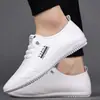 Zapatos de Cuero para Hombre 2026 Primavera y Otoño Zapatos Bajos para Hombre Estilo Nuevo Cuero Suave Slip-On Transpirables Suela Suave Zapatos Juveniles para Conducir