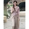 Conjunto de Duas Peças Verão 2025: Top com Decote V Irregular Estilo Chinês Novo Bordado com Botão Meia-Manga + Saia de Cintura Alta