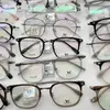 Armação de Óculos Clayton Ultra-Leve Cat-Eye Tendência Dourada Combinação de Cola Meio Titânio para Mulheres, Armação de Óculos com Visual Natural, Tendência Estilo Ins