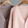 Cardigan de Tricô de Cor Sólida com Botão Único, Gola V Solta para Mulheres, Estilo Curto Tendência, Lã de Cordeiro Espessada
