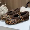 Zapatos Mary Jane cálidos forrados de pelo 2026 invierno correa de una hebilla zapatos Birkenstock de piel de vaca suela plana zapatos de algodón