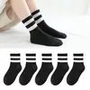 Meias para Primavera e Verão, Meias Esportivas Cano Médio com Listras Pretas e Brancas, Estilo College Harajuku, Meias Tendência com Listras Duplas para Casal, Atacado do Fabricante, Casual