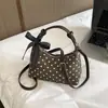 Bolso de lunares para mujer 2026 nuevo estilo verano popular nicho súper caliente bolso de mano exquisito bolso tipo empanada bolso de hombro único bandolera