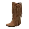 Botas Femininas Novas Outono/Inverno 2026 com Manga de Franja Bico Quadrado Pequeno Cor Sólida Casuais Estilo Coreano Sapatos Femininos Versáteis Botas Clássicas de Moda