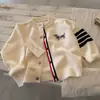 Suéter de Punto para Niños Estilo Academia para Niños 26 Primavera y Otoño Nuevo Cárdigan de Rayas Chaqueta de Bebé para Niñas de Moda