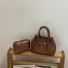 Bolso pequeño súper popular para mujer, nuevo modelo de otoño 2026, bolso cubo de alta gama de nicho para el hombro y cruzado para el día a día