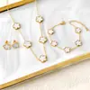 Pulsera de Acero de Titanio Trébol de la Suerte Flor de Cinco Hojas, Sencilla y Moderna, Versátil, Estilo de Lujo Ligero, Juego de Joyería de Nácar de Doble Cara