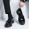 Zapatos de cuero para hombre, zapatos Derby formales de negocios de moda, suela gruesa estilo británico, cuero brillante, casual, cuero genuino, zapatos para novio de boda, que aumentan la altura