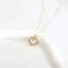 Collar Cruz Moda Corazón de Nácar Acero de Titanio Accesorios de Lujo Ligero para Mujer Colgante de Corazón Incrustado con Pedrería Collar Clavícula