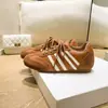 Zapatillas de entrenamiento retro alemanas de cuero genuino en stock, con aumento de altura de 6 cm para mujer, novedad otoño 2026, deportivas casual versátiles, zapatos Forrest Gump