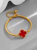 Pulsera de acero y titanio con trébol de cuatro hojas explosivo transfronterizo para mujer, diseño de nicho ligero y lujoso, colgante sencillo y versátil, pulsera de alta gama.