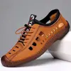 Sapatos Masculinos Primavera Novo Estilo Sandálias Sapatos Casuais Respiráveis Masculinos Solado Macio Ultra-Leves Sapatos de Couro Tendência Moda Versátil Resistentes ao Desgaste Sapatos Masculinos