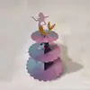 Suporte para Bolo Peritoneal Impresso Frente e Verso Série Desenho Animado Suporte para Bolo de Três Andares com Qualidade Estável e Não Deforma Facilmente