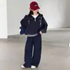 Conjunto Deportivo de Otoño para Niñas 2026 Nuevo Estilo Coreano Conjunto de Dos Piezas: Sudadera con capucha y pants casuales para niños