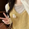 Lindo broche de cordero de tela de dibujos animados para mujer, nuevo diseño 2026, divertido pin para suéter, sujetador decorativo
