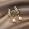 Brincos da Moda Estilo Coreano Mais Vendidos Novo Modelo Brincos Femininos Simples e Elegantes Versáteis Tiktok Mesmo Estilo Tarraxas Atacado