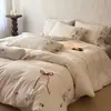 Conjunto de cuatro piezas de estilo francés vintage y juvenil, tejido con hilos de colores de algodón y lino, bordado floral, con fundas de almohada de encaje floral pequeño y sábana doble.