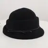 Chapéu Social Formal Feminino de Lã com Laço de Couro Outono Inverno Estilo Hepburn Francês Aba Virada Elegante Quente Chapéu Boina Tendência
