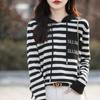 Preto e branco listrado capuz algodão manga comprida T-shirt solto casual mulheres top primavera e outono capuz fino com chapéu