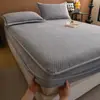 Colcha acolchada de terciopelo de leche engrosada para otoño e invierno con ribete de pelo de visón, protector de colchón que cubre completamente y a prueba de polvo, lavable a máquina y cálido
