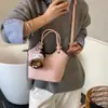 Bolsa Transversal Texturizada de Mão Tendência deste Ano para o Trabalho, Bolsa Tote Pequena, Nova Bolsa Pequena Versátil Tendência 2025