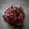 Mascota de té de arcilla púrpura hecha a mano, Sapo dorado grande, Se puede usar como adorno de té para atraer la riqueza, Sapo dorado de tres patas, Decoración de mesa de té, Accesorio de té
