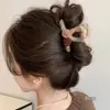 Lindo pasador de pinza de peluche grande para la nuca, nuevo pasador de tiburón para otoño e invierno 2026, elegante pasador de oso para recogidos