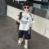 Ropa de Verano Holgada de Manga Corta para Niños Traje Infantil 2026 Nuevo Estilo Coreano para Bebé Conjunto de Dos Piezas con Jeans Rasgados Frescos