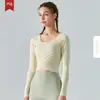 [Estrictamente Seleccionado] Tops de Ropa de Yoga Otoño e Invierno con Almohadillas en el Pecho Adelgazante Pliegues Cruzados Ajustados Manga Larga Ropa Deportiva de Fitness para Mujer
