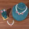 Colar de Pérolas de Camada Dupla Estilo Retrô Luxo Leve Versátil High-End para Mulheres Conjunto de Pulseiras de Contas Decoração