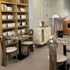 Mesa e Cadeiras de Jantar de Restaurante Ocidental Estilo Francês, Mesa Pequena Retangular Estilo Retrô, Mesa de Jantar de Madeira com Grãos para Uso Doméstico com Cadeiras Macias