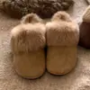 Chinelos de Algodão Casuais Versáteis de Calçar 2025 Outono e Inverno Novos Sola Macia Confortáveis Mule Fechado com Pelo para Uso Externo