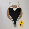 Traje de Baño Estilo Europeo y Americano 2026 Nuevo Modelo Color Block Blanco y Negro Traje de Baño de una Pieza Floral 3D con Acabado de Alta Gama para Vacaciones y Ropa de Playa