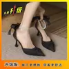Sandalias de Estilo Francés 2025 Verano Nuevo Stiletto Color Sólido Planas Tacones Medianos para Mujer con Faldas Tacones Altos de Alta Gama