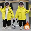8946 Casaco de Algodão para Meninos 2026 Novo Estilo Outono e Inverno para Crianças Pequenas e Médias, Parka com Capuz Espessa e Forrada com Fleece, Roupa de Bebê da Moda